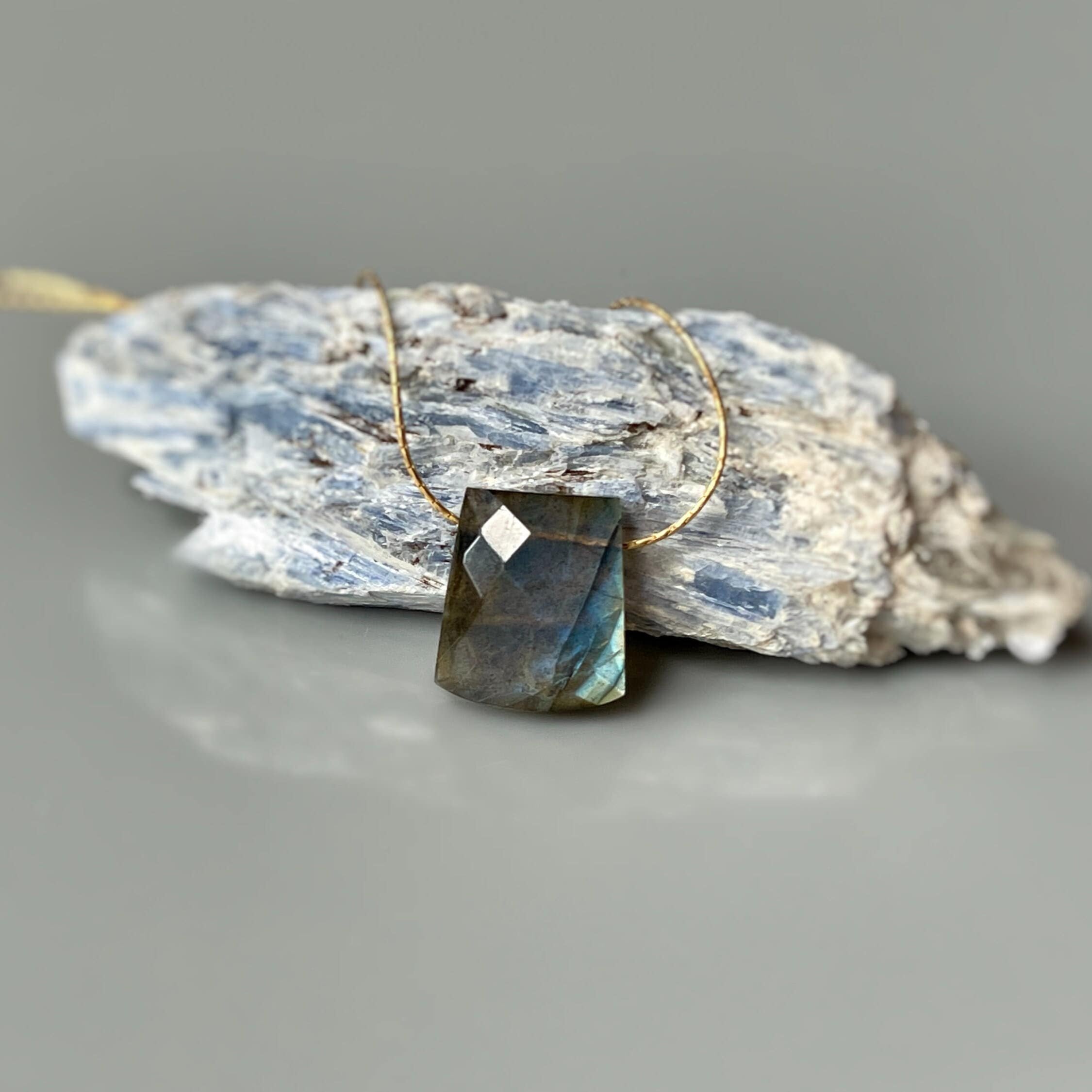 Labradorite Necklace 14k gold, Sterling Silver Dainty Gemstone Pendant Labradorite Jewelry Minimalist Solitaire floating necklace for woman