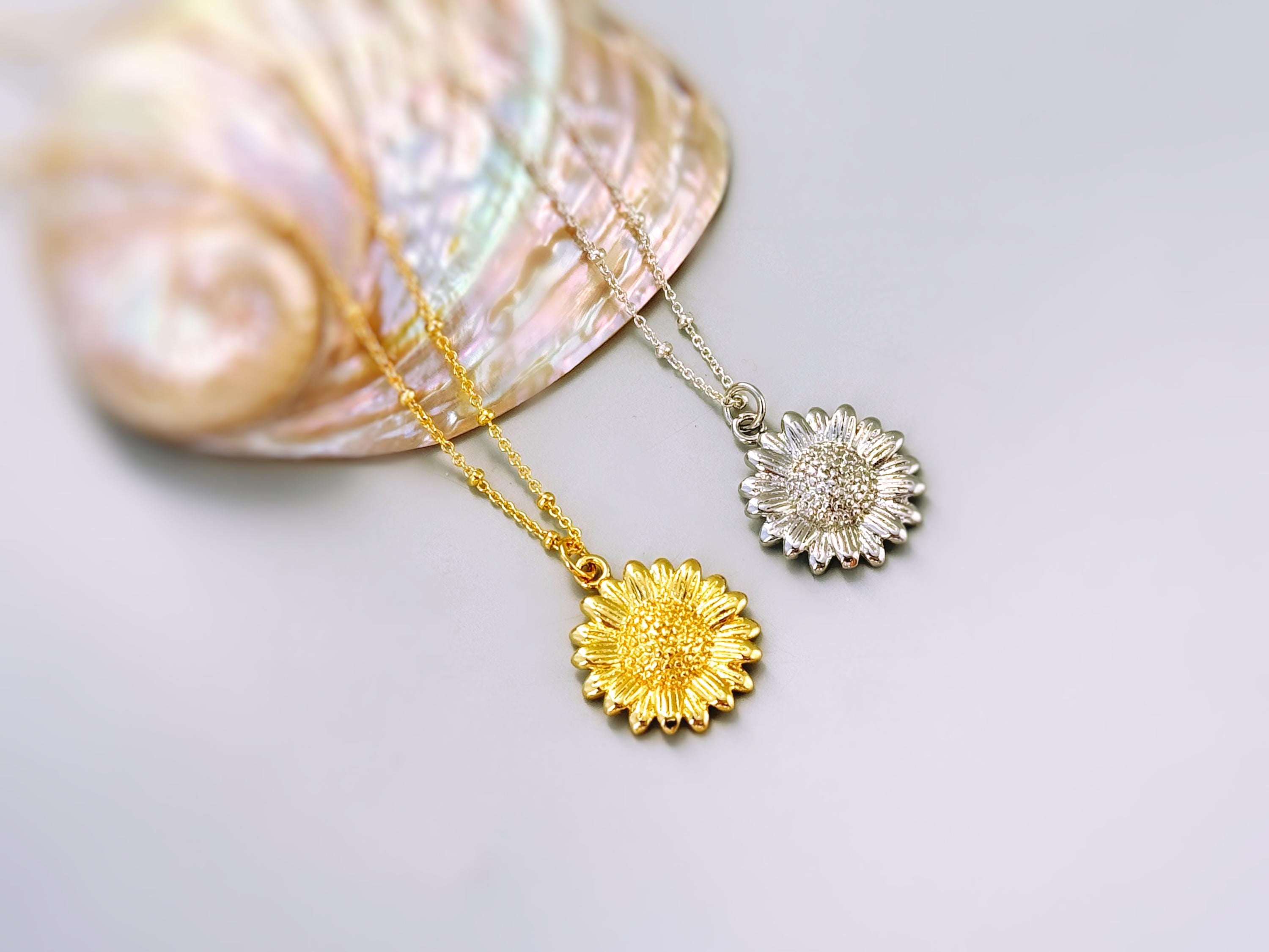 Sunflower Necklace gold, silver birth flower pendant for women summer Birthflower jewelry for August birthday gift for gardener mom wife
