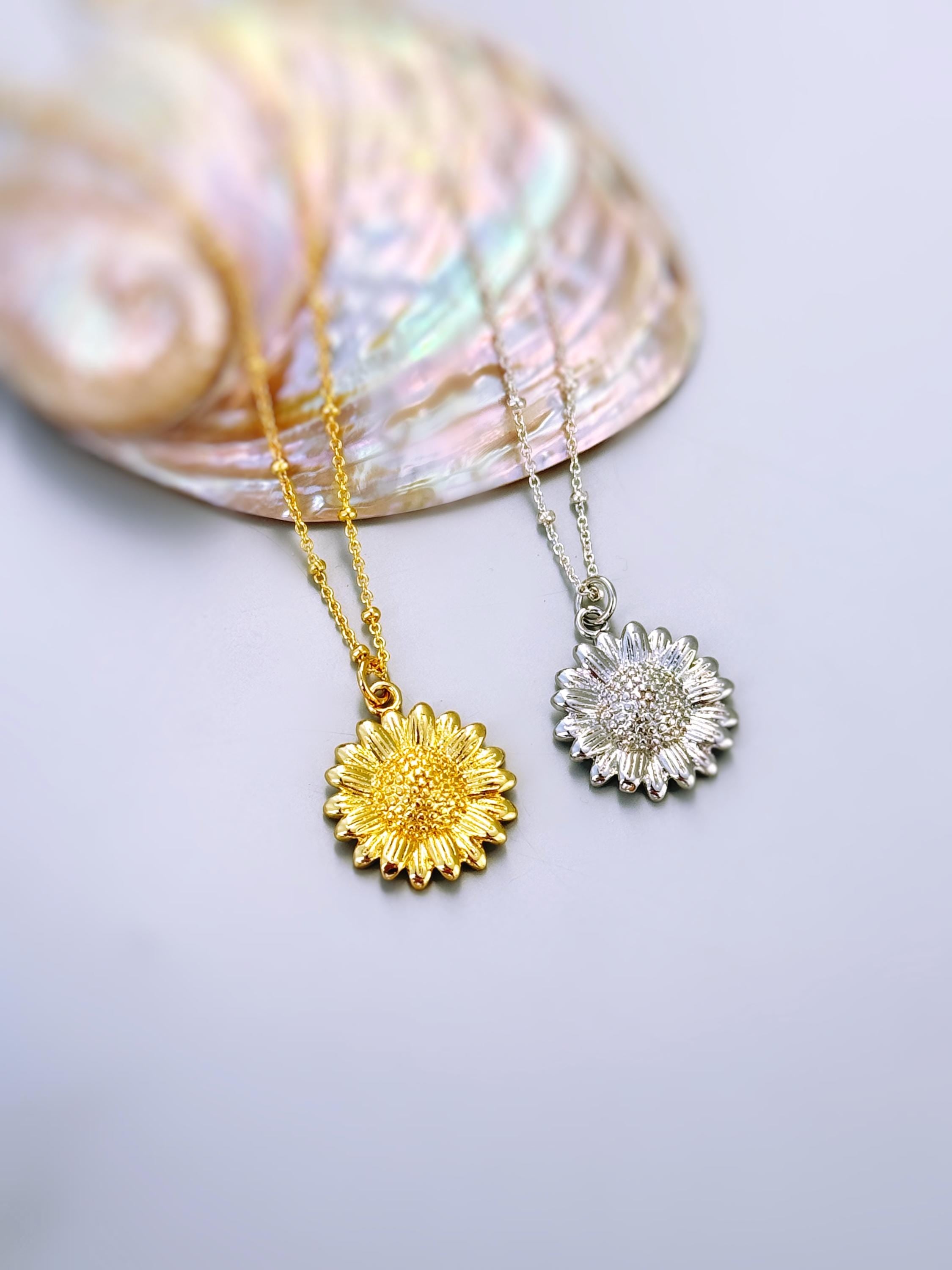 Sunflower Necklace gold, silver birth flower pendant for women summer Birthflower jewelry for August birthday gift for gardener mom wife