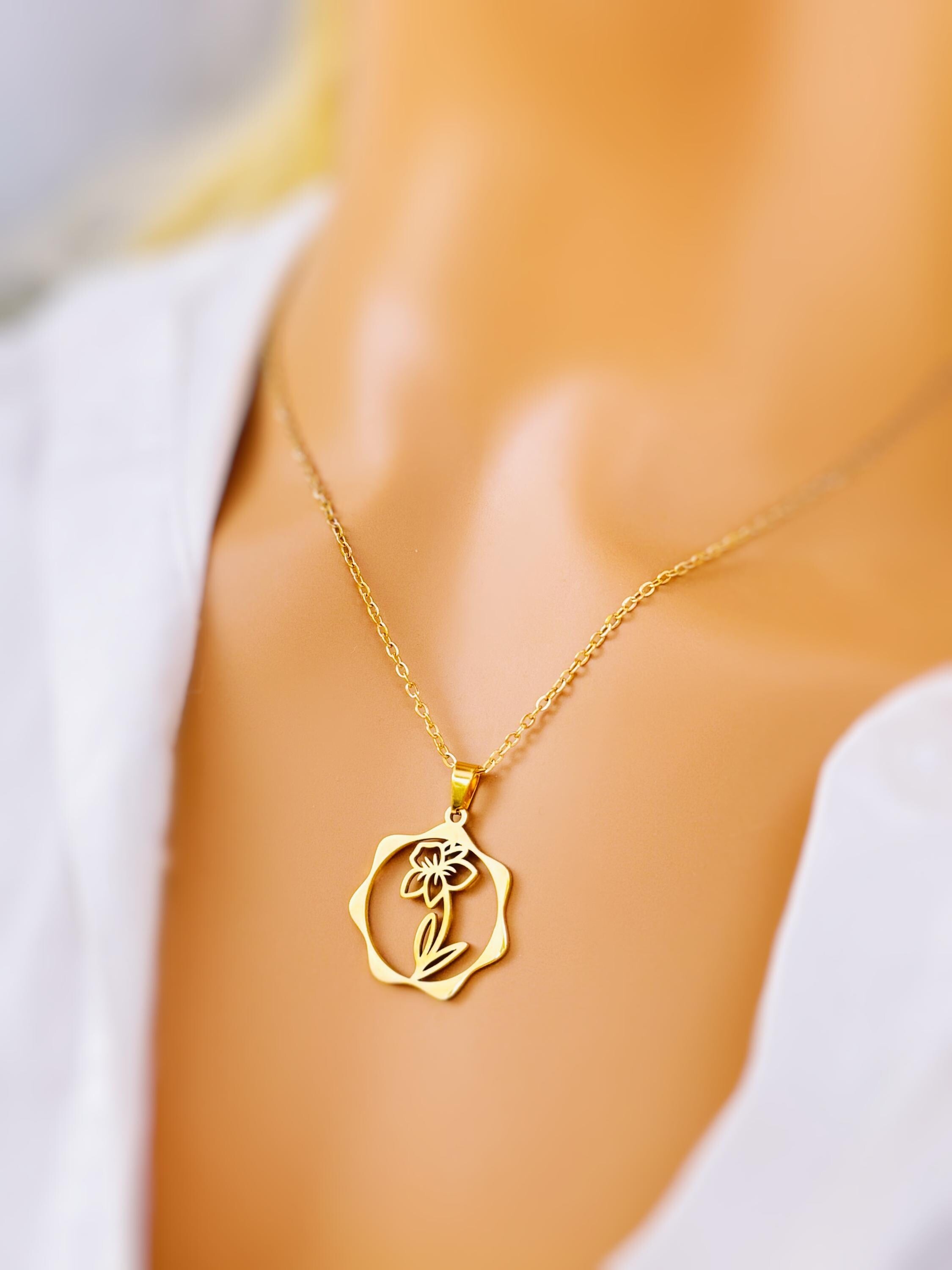 Daffodil Necklace gold, silver birth flower pendant for women summer, spring Birthflower jewelry March birthday gift for gardener mom wife