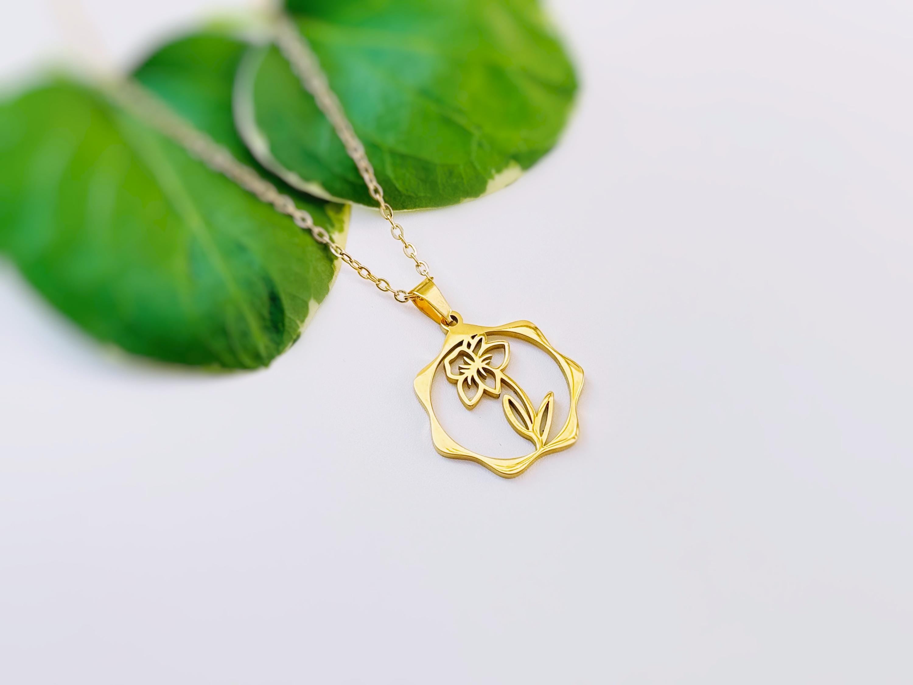 Daffodil Necklace gold, silver birth flower pendant for women summer, spring Birthflower jewelry March birthday gift for gardener mom wife