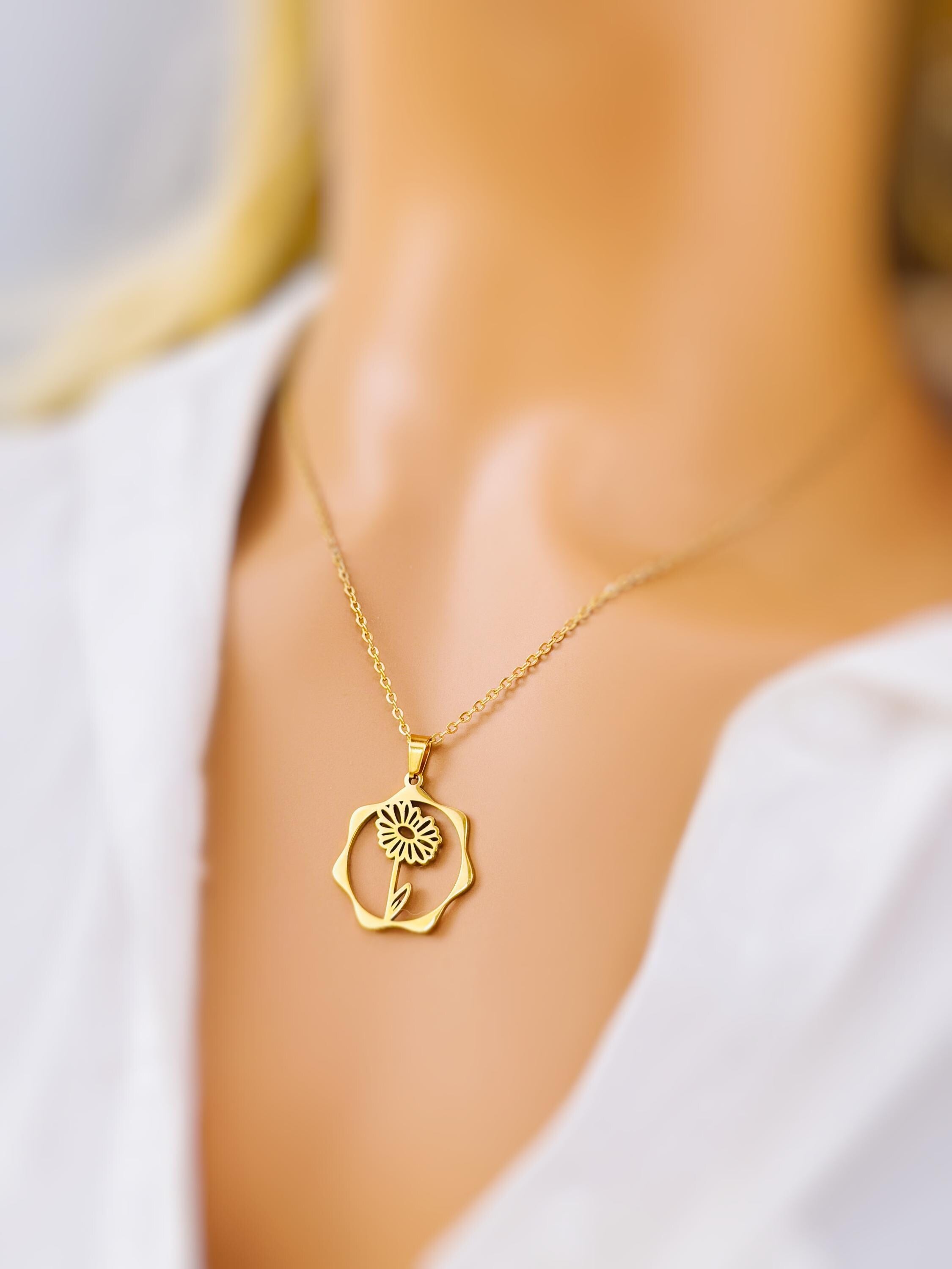 Dasiy Necklace gold, silver birth flower pendant for women spring Birthflower jewelry April birthday gift for gardener mom wife sister