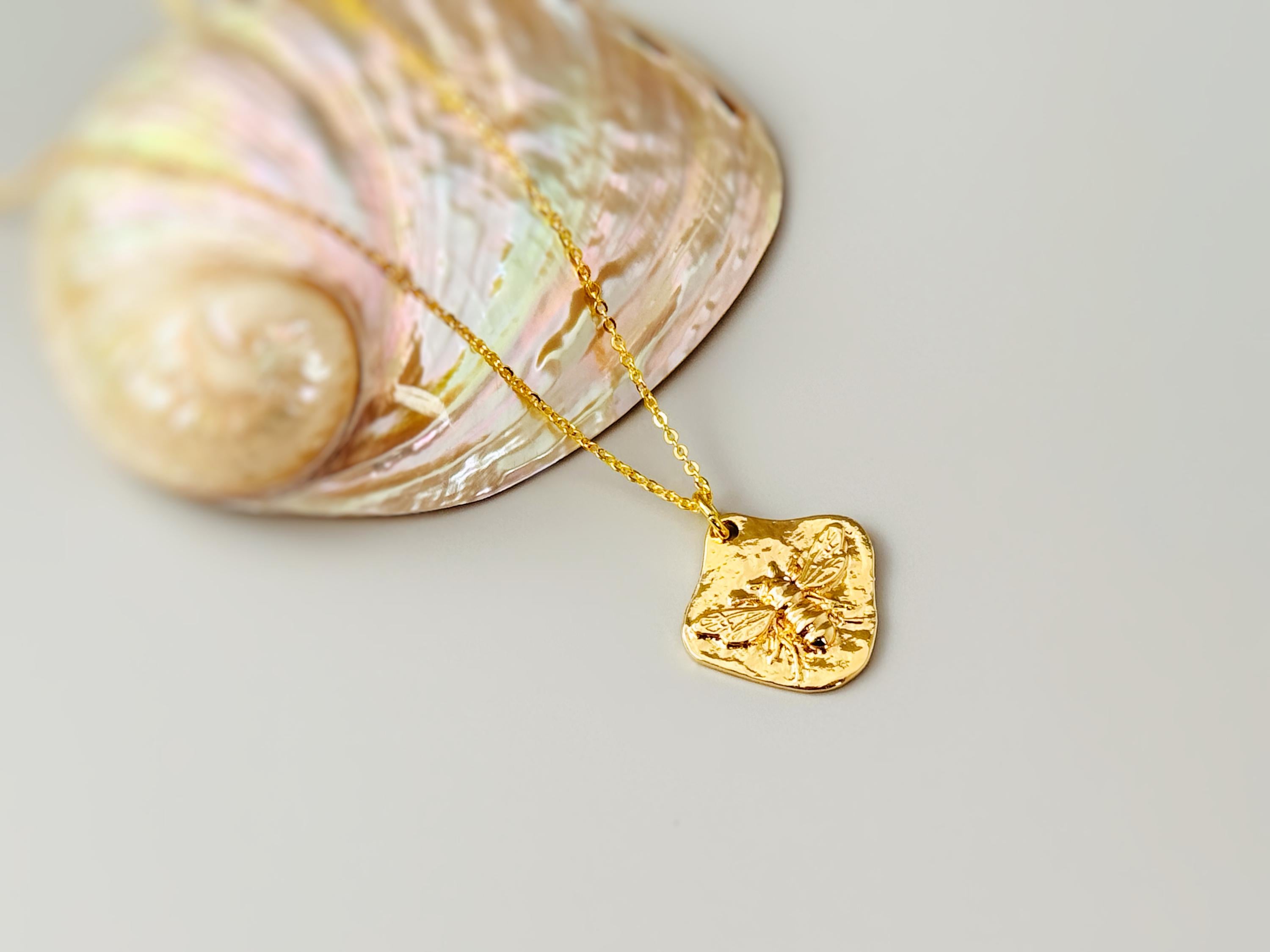 Honey Bee Necklace 18k gold pendant for women statement summer jewelry great gift for gardener nature lover wife girlfriend mom bff daughter