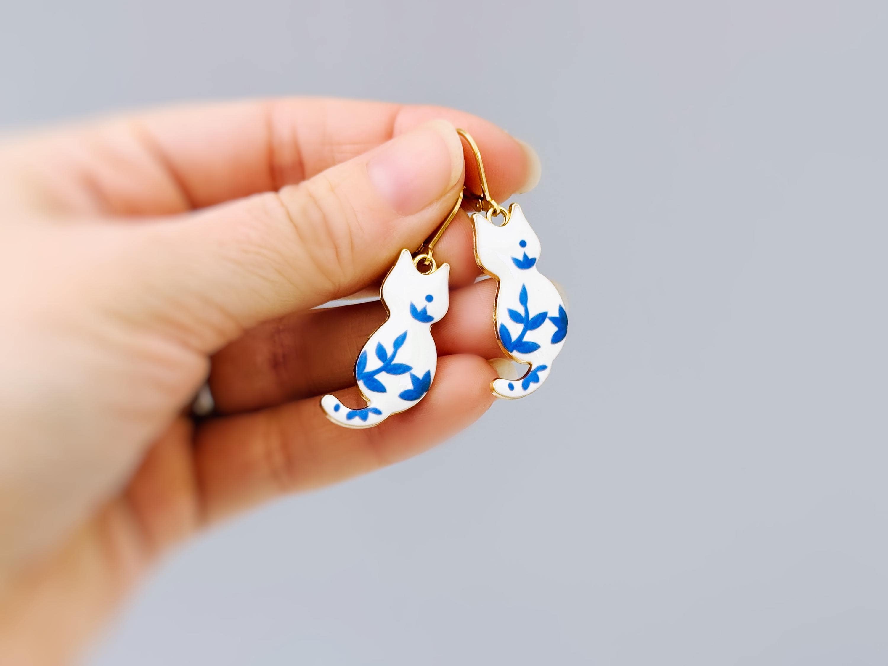 White Cat Earrings gold dangle Cat Jewelry, Gold Leverbacks, Blue Porcelain Earrings Chinoiserie style Cat Lover Gift for veterinarians, vet