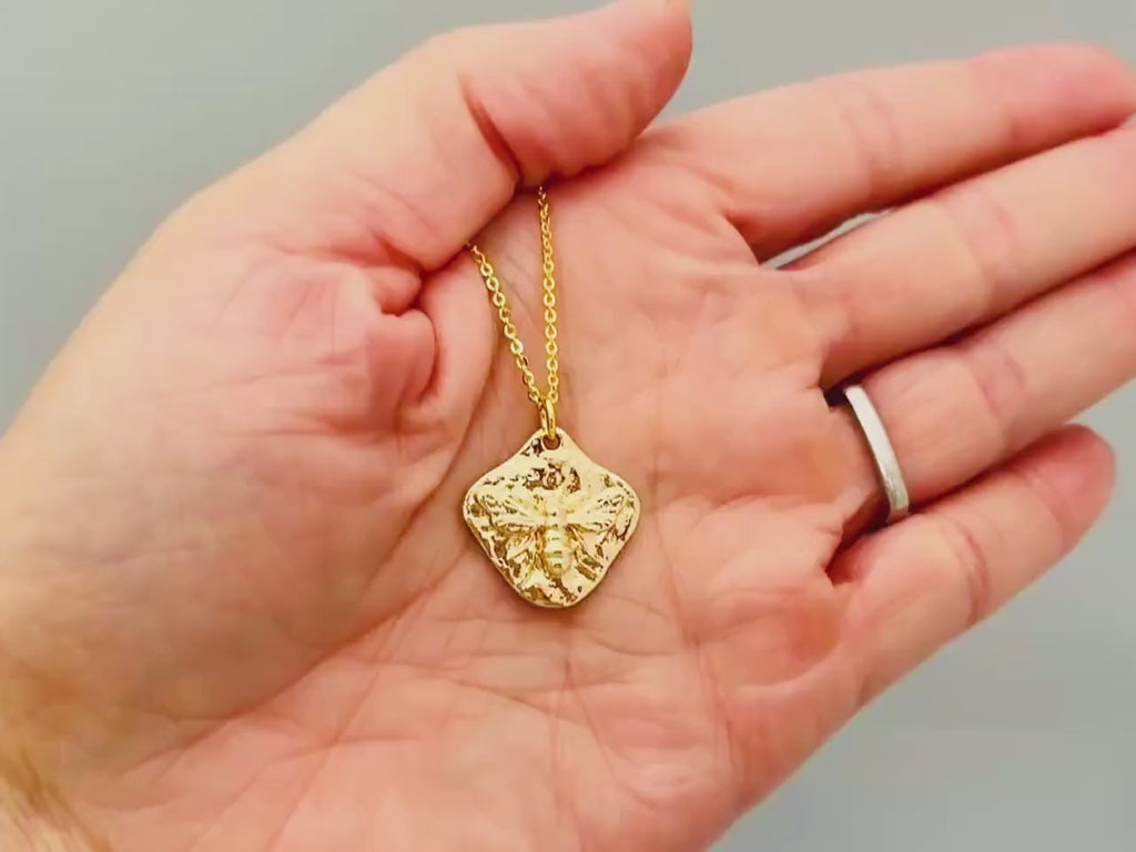 Honey Bee Necklace 18k gold pendant for women statement summer jewelry great gift for gardener nature lover wife girlfriend mom bff daughter