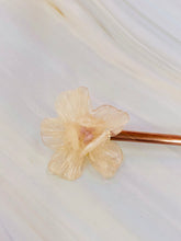 Load image into Gallery viewer, Pink Art Glass Daffodil Flower Hair Stick, Elegant Luxury Shawl Pin