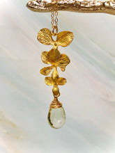 Load image into Gallery viewer, Elegant 14k Gold Green Amethyst Orchid Necklace