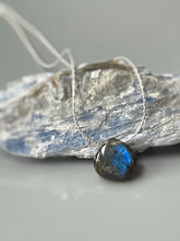 Load image into Gallery viewer, Labradorite floating gemstone Solitaire Necklace