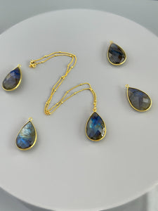 Labradorite Necklace 14k gold, Large Gemstone Pendant Handmade Labradorite Jewelry Blue Iridescent Crystal necklace for woman