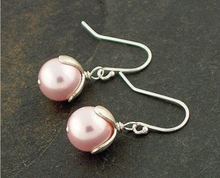 Load image into Gallery viewer, Pea Pod Pearl Earrings